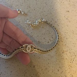 Beautiful necklace in excellent condition - choker style.